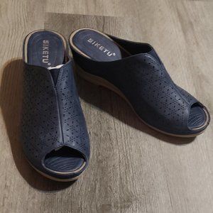 Siketu, NWOT, Navy blue perforated leather open toe, slip on wedge mules 8.5